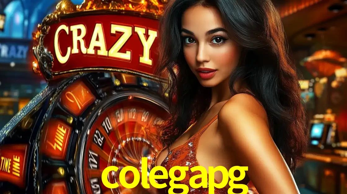 Mulher glamourosa olhando para a câmera com a roda vermelha do Crazy Time ao fundo em um ambiente de cassino, destacando a emoção dos jogos ao vivo no colegapg.